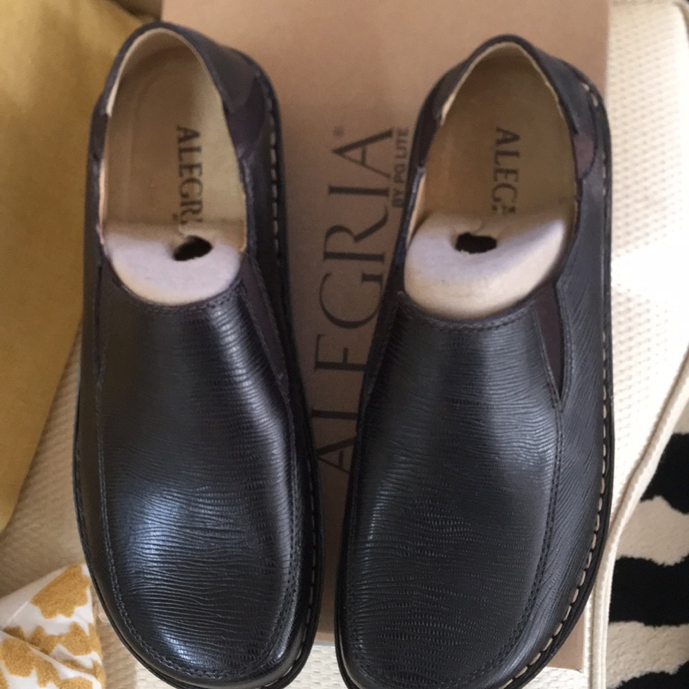 Algeria men’s shoes.